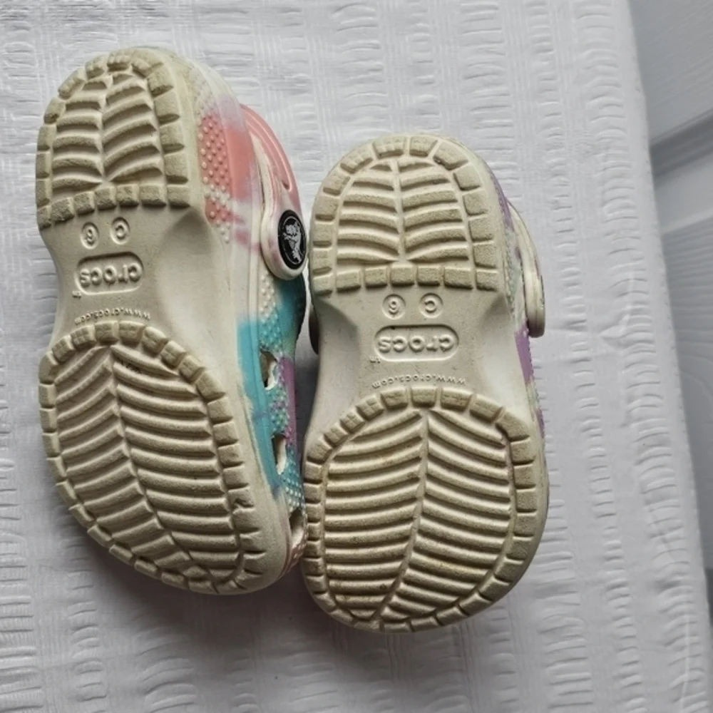 Crocs‎ Tye Dye Child size 6 with jibbitz